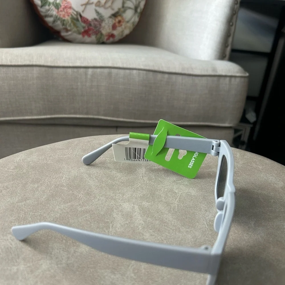✨NEW Stylish Black and Snow ❄️ White Gray Sunglasses